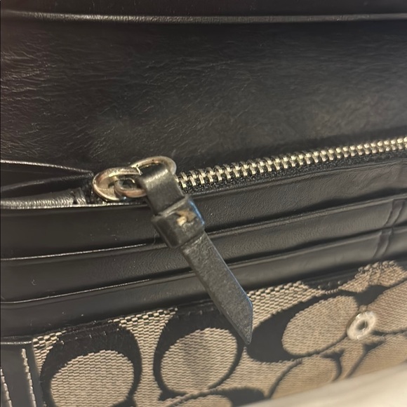 Coach Monogram Signature Wallet - Picture 9 of 10